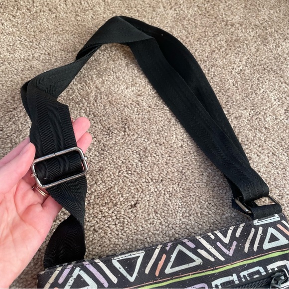 Dakine Jive Crossbody Bag Purse Abstract Tribal Print Compact Bag - Picture 4 of 13